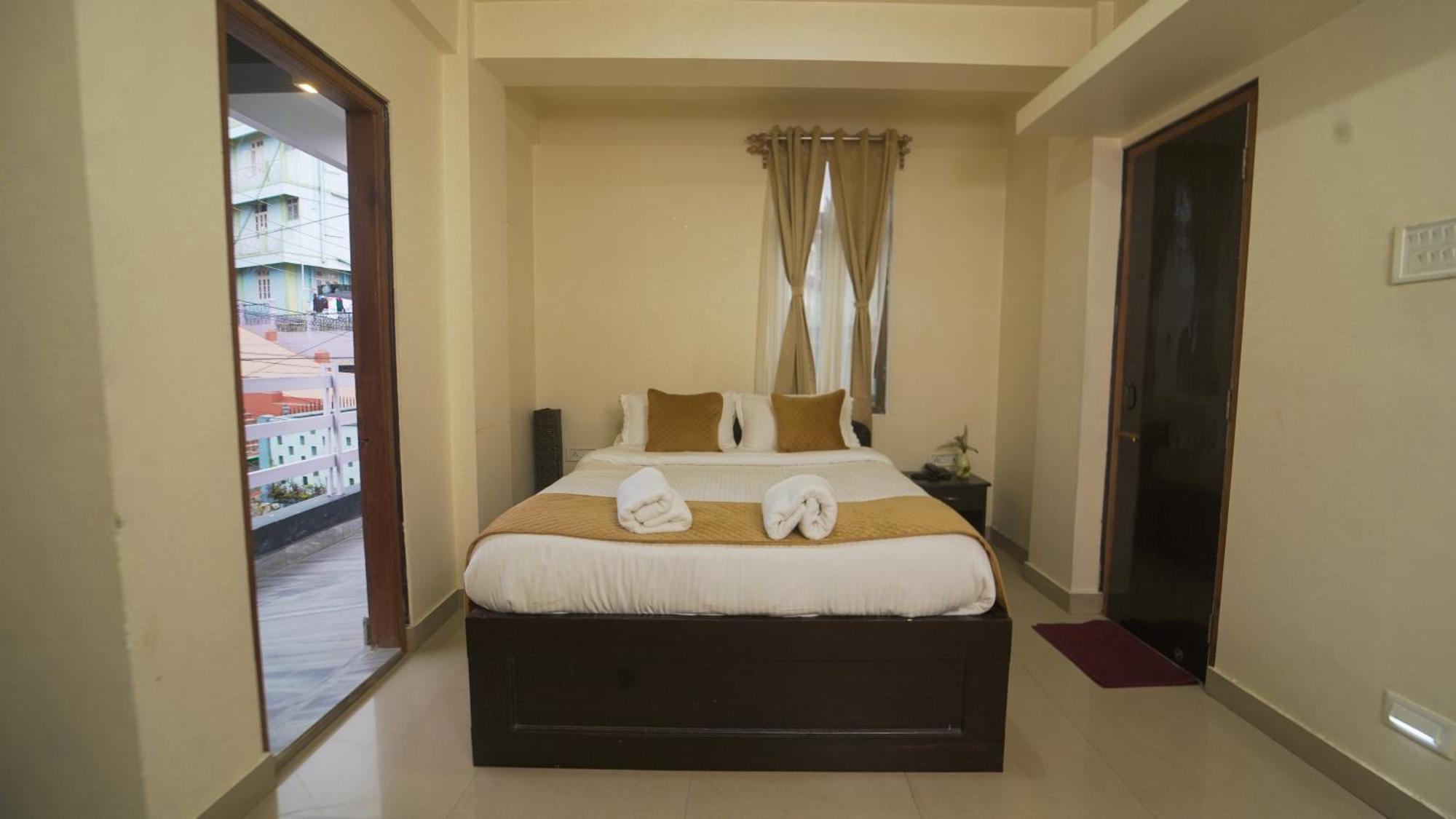 350sqm 10 bedroom, 10 bathroom Apartamento in Laitumkhrah Shillong Exterior foto