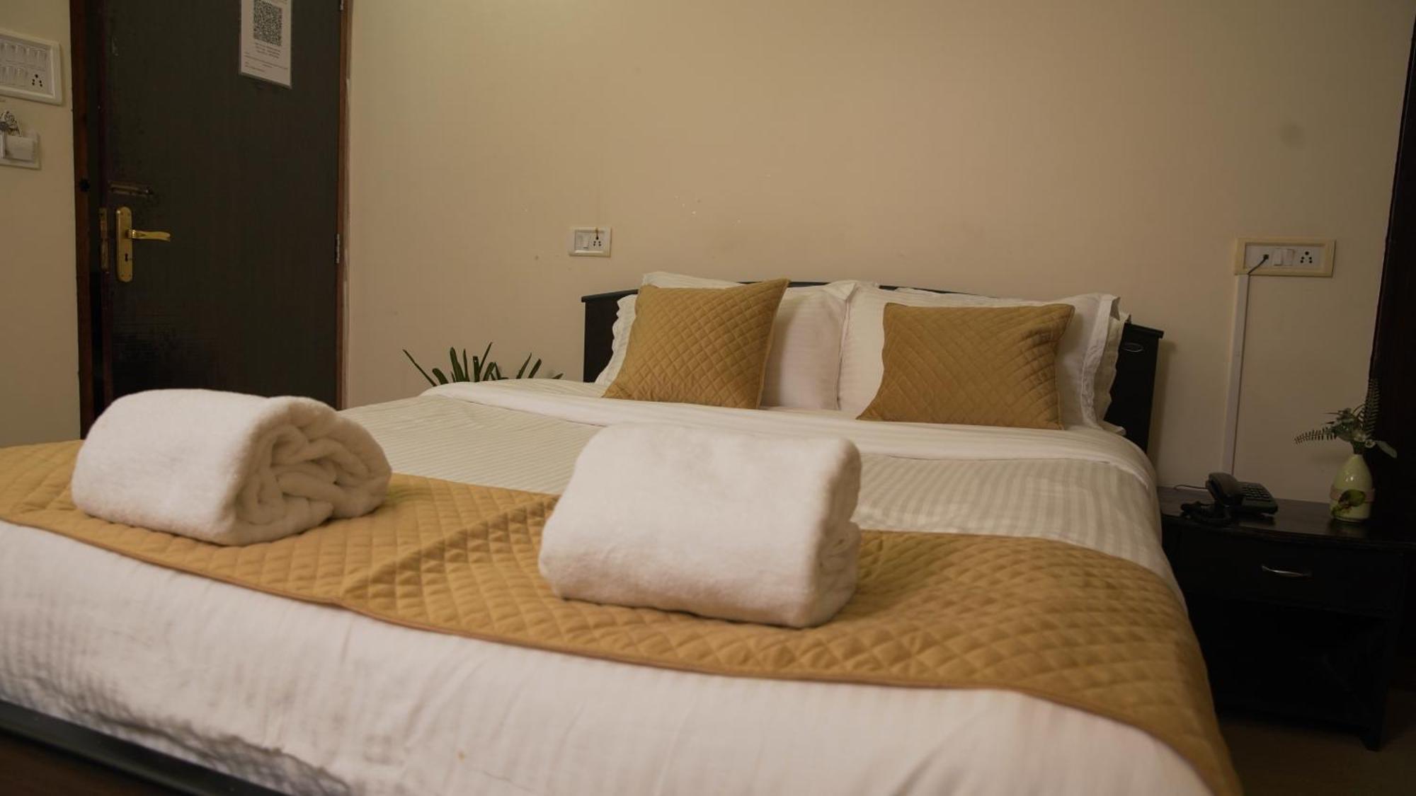 350sqm 10 bedroom, 10 bathroom Apartamento in Laitumkhrah Shillong Exterior foto